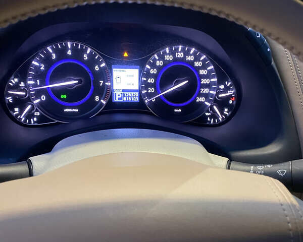 Инфинити QX56 2011 в Хмельницком на Automoto.ua Белый Инфинити QX56, объемом двигателя 5.6 л и пробегом 130 тыс. км за 14900 $, фото 8 на Automoto.ua