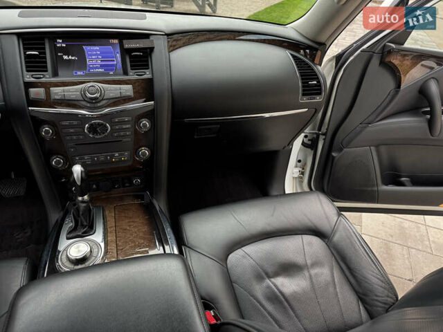 Белый Инфинити QX56, объемом двигателя 5.6 л и пробегом 138 тыс. км за 16800 $, фото 33 на Automoto.ua