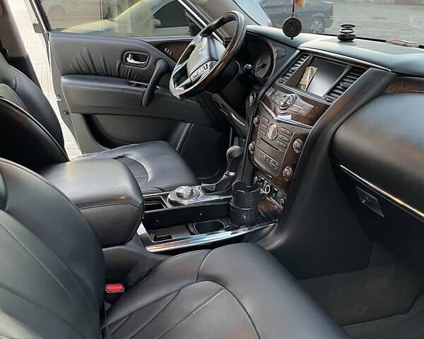 Білий Інфініті QX56, об'ємом двигуна 5.6 л та пробігом 230 тис. км за 27900 $, фото 9 на Automoto.ua