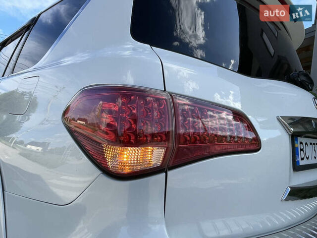 Білий Інфініті QX56, об'ємом двигуна 5.6 л та пробігом 216 тис. км за 15900 $, фото 16 на Automoto.ua
