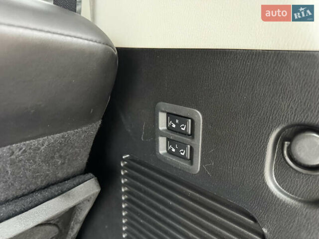 Инфинити QX56 2011 в Киеве на Automoto.ua Белый Инфинити QX56, объемом двигателя 5.55 л и пробегом 138 тыс. км за 16999 $, фото 25 на Automoto.ua