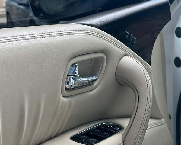 Білий Інфініті QX56, об'ємом двигуна 5.55 л та пробігом 208 тис. км за 23000 $, фото 22 на Automoto.ua