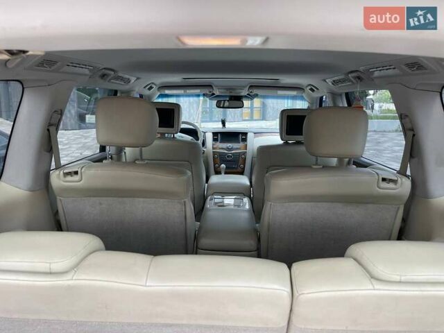 Белый Инфинити QX56, объемом двигателя 5.55 л и пробегом 270 тыс. км за 15900 $, фото 23 на Automoto.ua