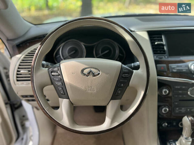 Белый Инфинити QX56, объемом двигателя 5.6 л и пробегом 300 тыс. км за 15500 $, фото 17 на Automoto.ua