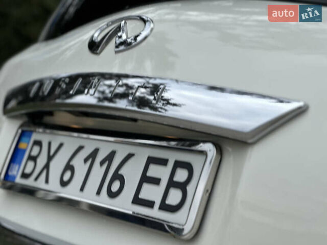 Белый Инфинити QX56, объемом двигателя 5.55 л и пробегом 292 тыс. км за 24300 $, фото 20 на Automoto.ua