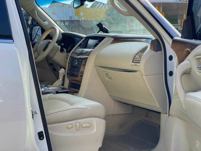 Белый Инфинити QX56, объемом двигателя 5.6 л и пробегом 270 тыс. км за 15900 $, фото 19 на Automoto.ua