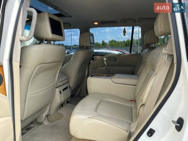Белый Инфинити QX56, объемом двигателя 5.55 л и пробегом 270 тыс. км за 15900 $, фото 20 на Automoto.ua