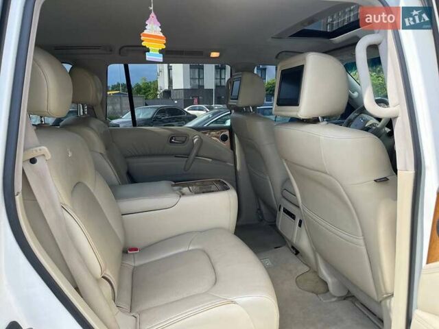 Белый Инфинити QX56, объемом двигателя 5.55 л и пробегом 270 тыс. км за 15900 $, фото 21 на Automoto.ua