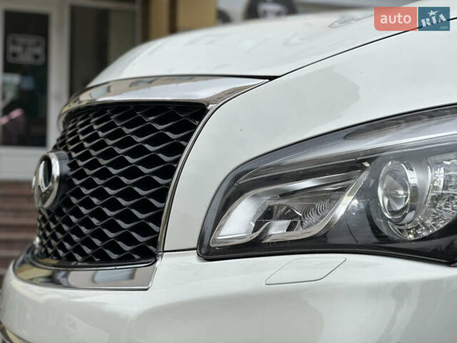 Белый Инфинити QX56, объемом двигателя 5.55 л и пробегом 292 тыс. км за 24300 $, фото 11 на Automoto.ua
