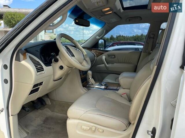 Белый Инфинити QX56, объемом двигателя 5.55 л и пробегом 270 тыс. км за 15900 $, фото 17 на Automoto.ua