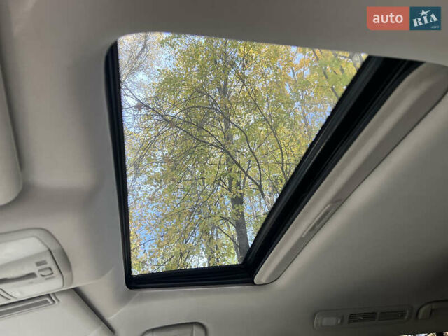 Белый Инфинити QX56, объемом двигателя 5.6 л и пробегом 300 тыс. км за 15500 $, фото 21 на Automoto.ua