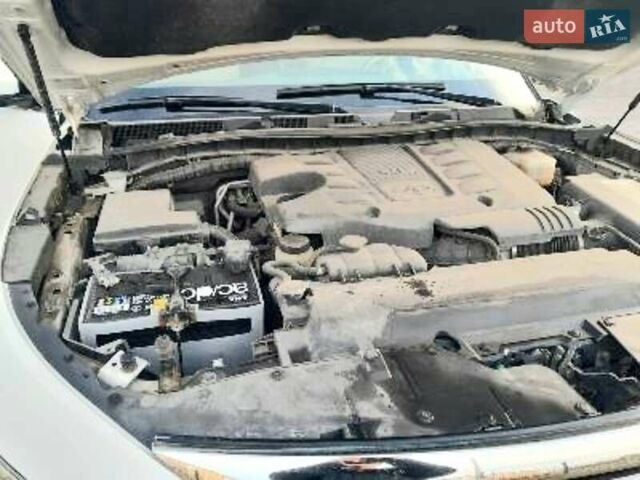 Белый Инфинити QX56, объемом двигателя 5.55 л и пробегом 80 тыс. км за 23000 $, фото 3 на Automoto.ua