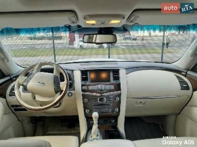Белый Инфинити QX56, объемом двигателя 5.55 л и пробегом 80 тыс. км за 23000 $, фото 6 на Automoto.ua