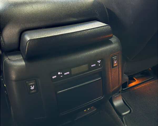 Белый Инфинити QX56, объемом двигателя 5.55 л и пробегом 132 тыс. км за 19500 $, фото 15 на Automoto.ua