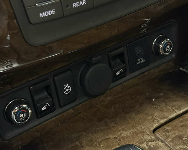 Белый Инфинити QX56, объемом двигателя 5.55 л и пробегом 132 тыс. км за 19500 $, фото 23 на Automoto.ua