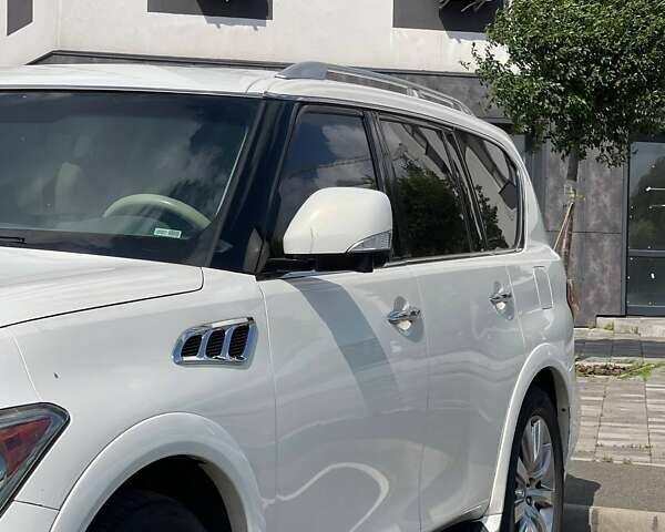 Белый Инфинити QX56, объемом двигателя 5.55 л и пробегом 270 тыс. км за 15900 $, фото 9 на Automoto.ua