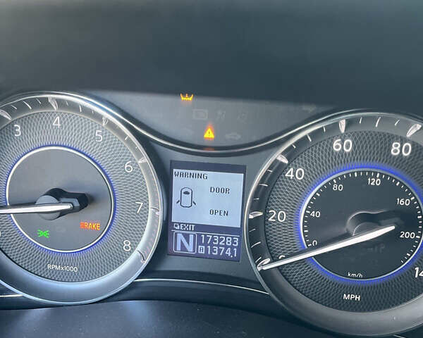 Белый Инфинити QX56, объемом двигателя 5.55 л и пробегом 292 тыс. км за 24300 $, фото 29 на Automoto.ua