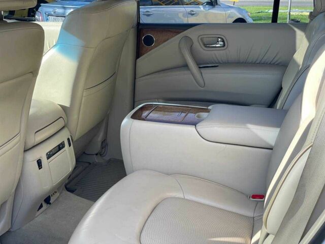 Белый Инфинити QX56, объемом двигателя 5.6 л и пробегом 270 тыс. км за 15900 $, фото 17 на Automoto.ua