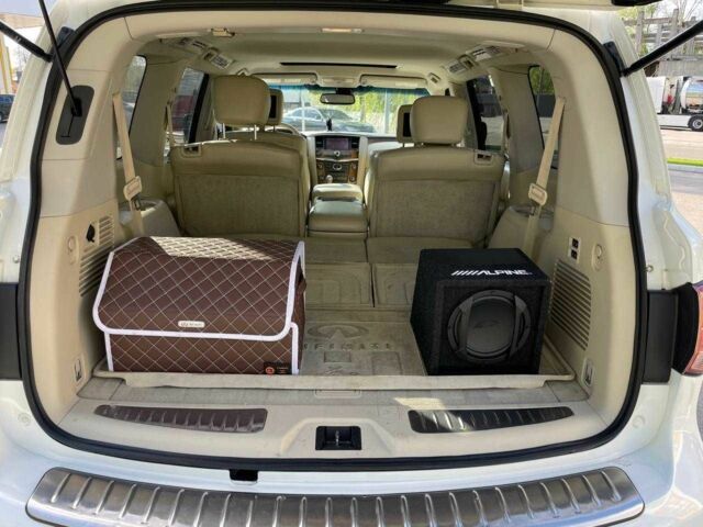 Белый Инфинити QX56, объемом двигателя 5.6 л и пробегом 270 тыс. км за 15900 $, фото 9 на Automoto.ua
