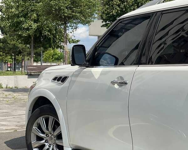 Белый Инфинити QX56, объемом двигателя 5.55 л и пробегом 270 тыс. км за 15900 $, фото 7 на Automoto.ua