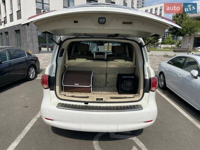 Белый Инфинити QX56, объемом двигателя 5.55 л и пробегом 270 тыс. км за 15900 $, фото 24 на Automoto.ua