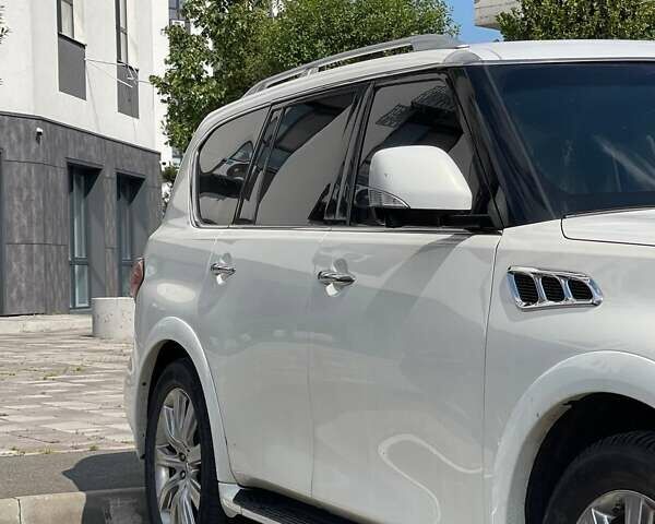Белый Инфинити QX56, объемом двигателя 5.55 л и пробегом 270 тыс. км за 15900 $, фото 6 на Automoto.ua