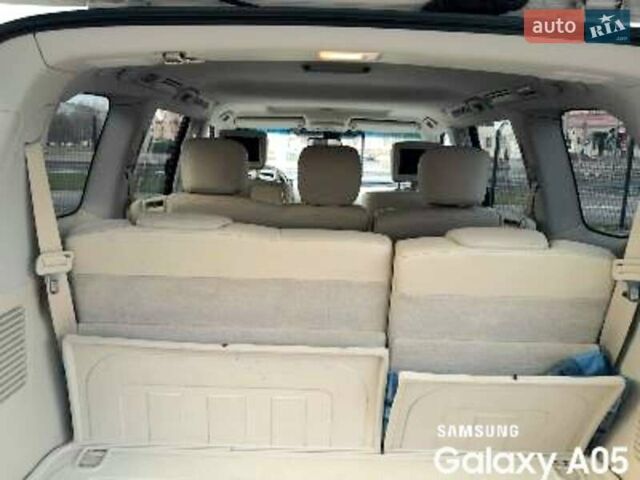 Белый Инфинити QX56, объемом двигателя 5.55 л и пробегом 80 тыс. км за 23000 $, фото 4 на Automoto.ua