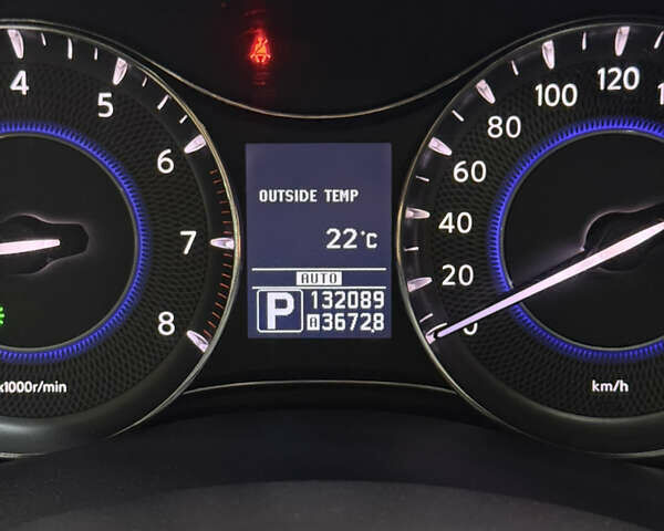 Белый Инфинити QX56, объемом двигателя 5.55 л и пробегом 132 тыс. км за 19500 $, фото 22 на Automoto.ua