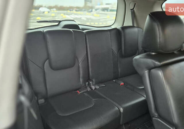 Белый Инфинити QX56, объемом двигателя 5.55 л и пробегом 246 тыс. км за 18300 $, фото 13 на Automoto.ua