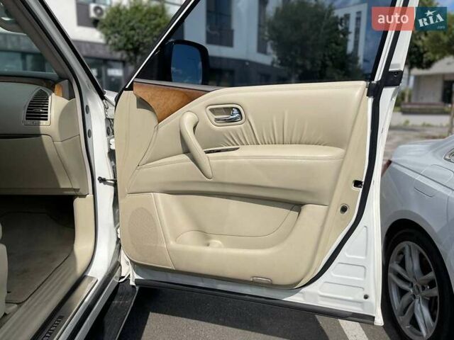 Белый Инфинити QX56, объемом двигателя 5.55 л и пробегом 270 тыс. км за 15900 $, фото 11 на Automoto.ua