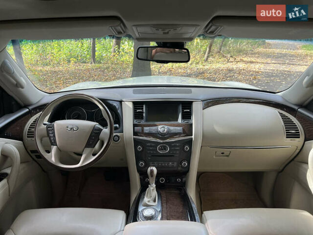 Белый Инфинити QX56, объемом двигателя 5.6 л и пробегом 300 тыс. км за 15500 $, фото 26 на Automoto.ua