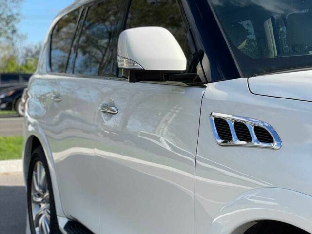 Белый Инфинити QX56, объемом двигателя 5.6 л и пробегом 270 тыс. км за 15900 $, фото 4 на Automoto.ua