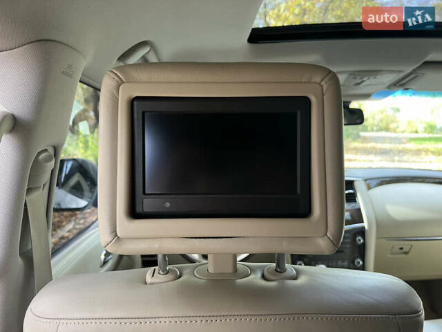 Белый Инфинити QX56, объемом двигателя 5.6 л и пробегом 300 тыс. км за 15500 $, фото 24 на Automoto.ua