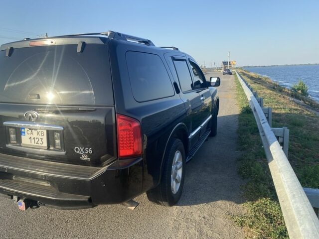 Чорний Інфініті QX56, об'ємом двигуна 5.6 л та пробігом 284 тис. км за 10000 $, фото 4 на Automoto.ua