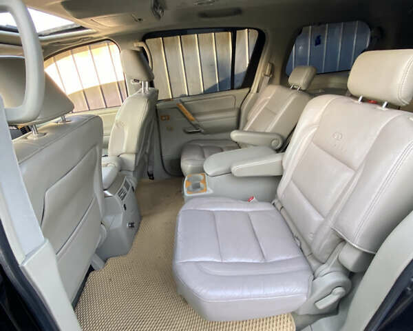 Чорний Інфініті QX56, об'ємом двигуна 5.6 л та пробігом 284 тис. км за 10000 $, фото 7 на Automoto.ua