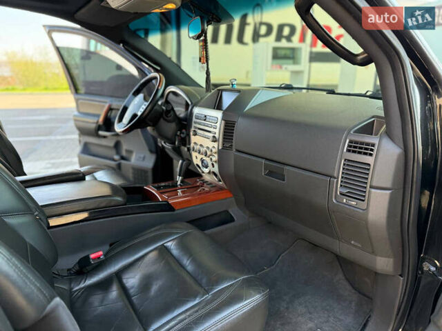 Чорний Інфініті QX56, об'ємом двигуна 5.55 л та пробігом 170 тис. км за 8500 $, фото 13 на Automoto.ua