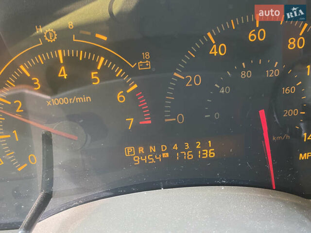 Чорний Інфініті QX56, об'ємом двигуна 5.6 л та пробігом 284 тис. км за 10000 $, фото 5 на Automoto.ua