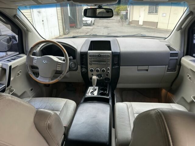 Чорний Інфініті QX56, об'ємом двигуна 5.6 л та пробігом 158 тис. км за 8499 $, фото 13 на Automoto.ua