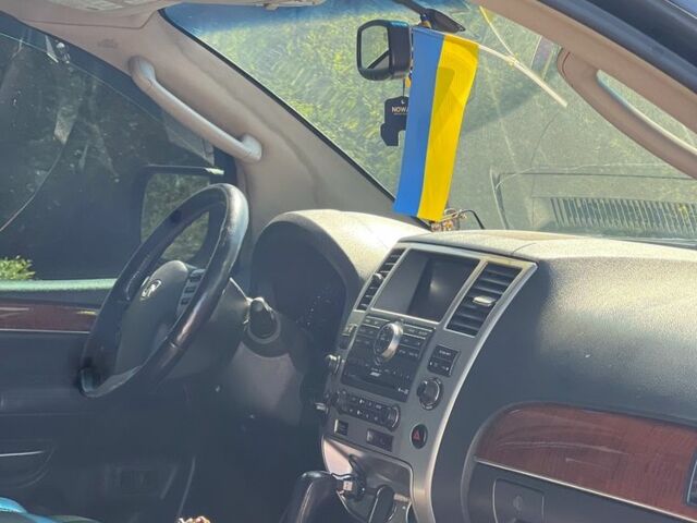 Черный Инфинити QX56, объемом двигателя 5.6 л и пробегом 283 тыс. км за 12000 $, фото 15 на Automoto.ua