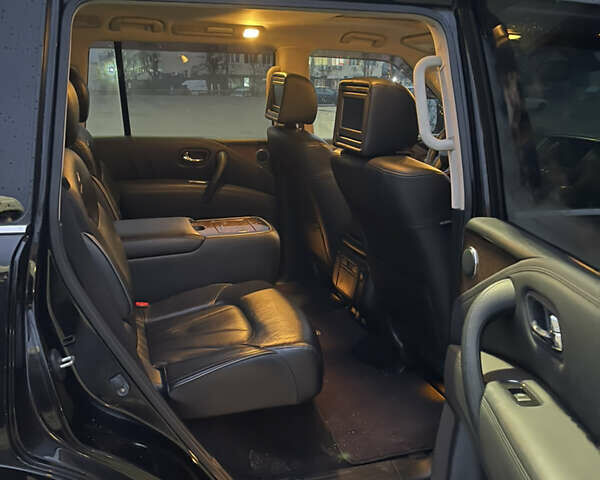 Черный Инфинити QX56, объемом двигателя 5.55 л и пробегом 267 тыс. км за 15000 $, фото 8 на Automoto.ua