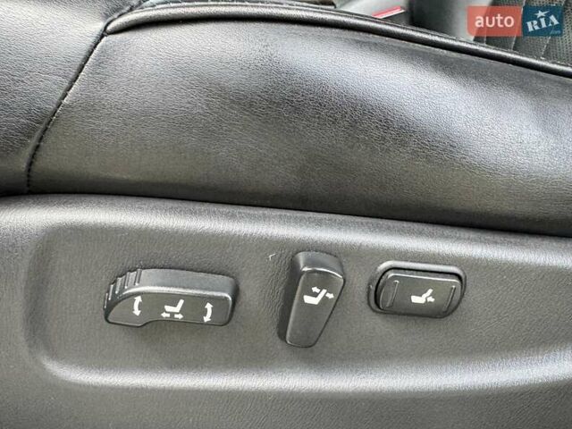 Черный Инфинити QX56, объемом двигателя 5.6 л и пробегом 216 тыс. км за 14800 $, фото 24 на Automoto.ua