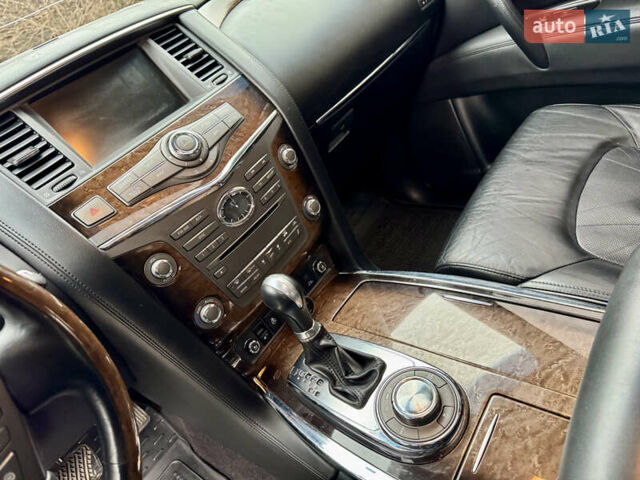 Черный Инфинити QX56, объемом двигателя 5.6 л и пробегом 220 тыс. км за 21500 $, фото 54 на Automoto.ua