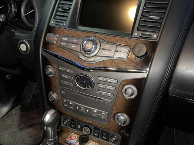 Чорний Інфініті QX56, об'ємом двигуна 5.6 л та пробігом 267 тис. км за 15000 $, фото 9 на Automoto.ua