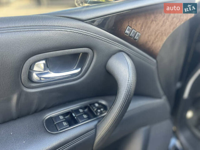 Чорний Інфініті QX56, об'ємом двигуна 5.55 л та пробігом 230 тис. км за 16999 $, фото 12 на Automoto.ua