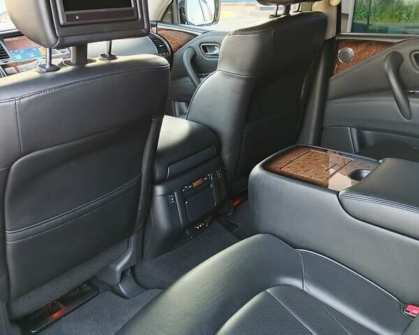 Черный Инфинити QX56, объемом двигателя 5.55 л и пробегом 141 тыс. км за 19100 $, фото 18 на Automoto.ua