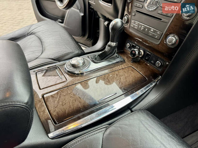 Черный Инфинити QX56, объемом двигателя 5.6 л и пробегом 220 тыс. км за 21500 $, фото 82 на Automoto.ua