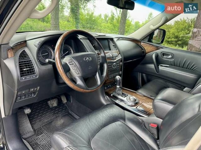 Черный Инфинити QX56, объемом двигателя 5.6 л и пробегом 216 тыс. км за 14800 $, фото 18 на Automoto.ua