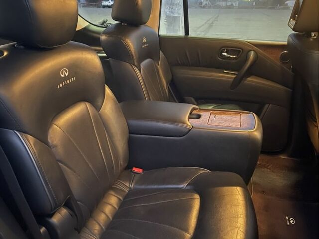 Чорний Інфініті QX56, об'ємом двигуна 5.6 л та пробігом 267 тис. км за 15000 $, фото 6 на Automoto.ua