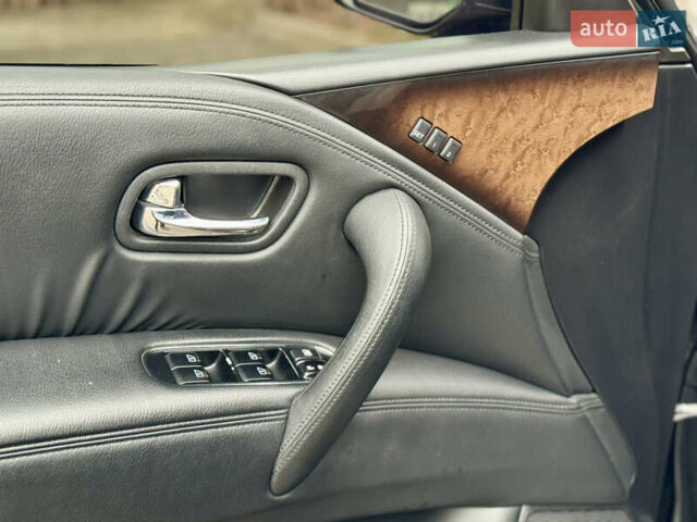 Черный Инфинити QX56, объемом двигателя 5.6 л и пробегом 220 тыс. км за 21500 $, фото 89 на Automoto.ua