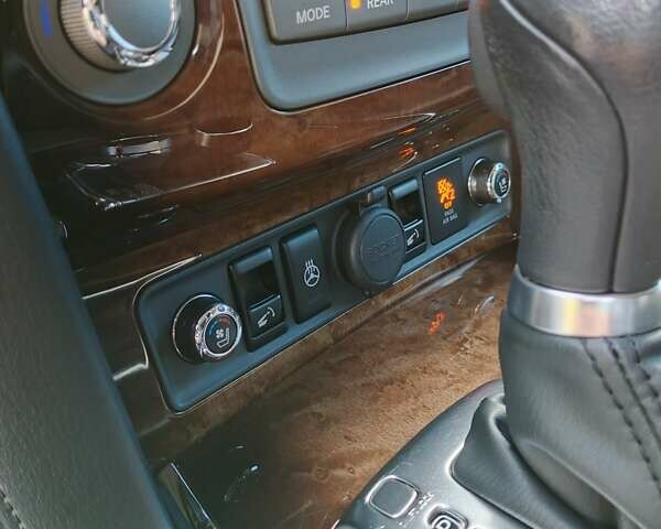 Черный Инфинити QX56, объемом двигателя 5.55 л и пробегом 141 тыс. км за 18100 $, фото 13 на Automoto.ua